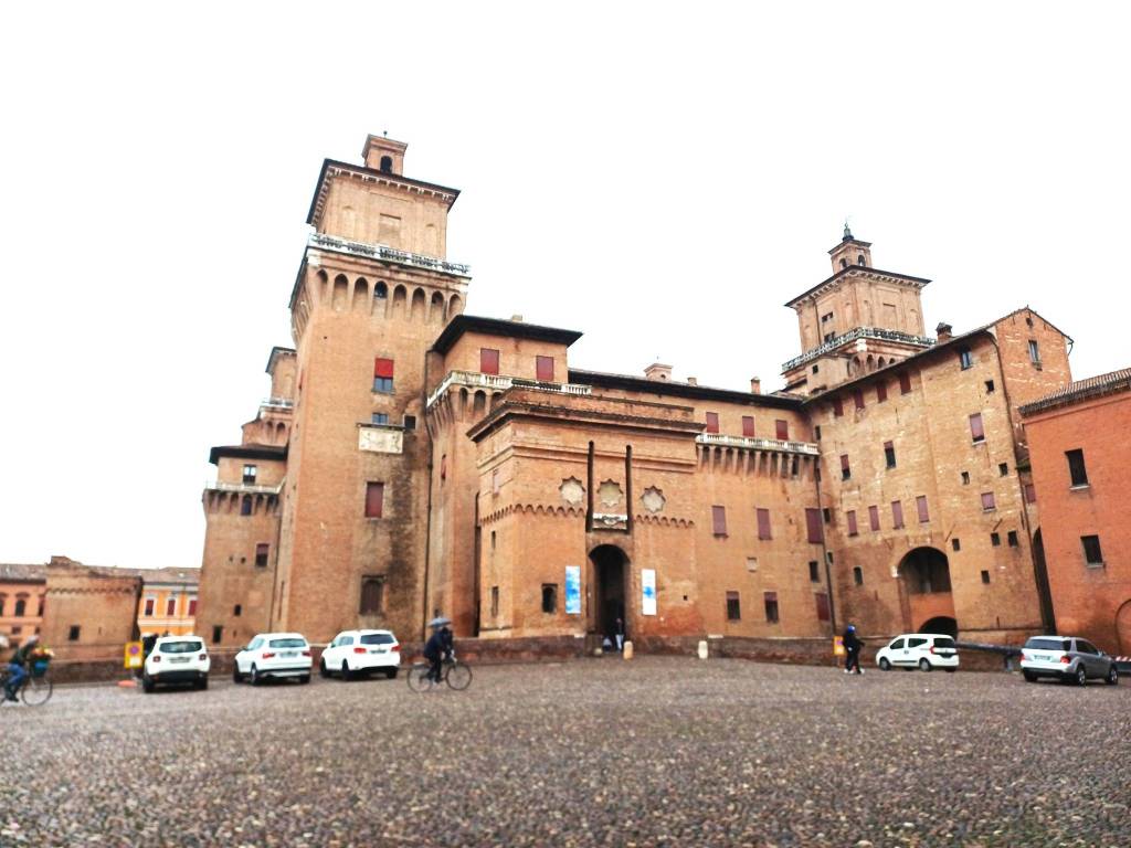 negozio in vendita a Ferrara in zona Centro Storico