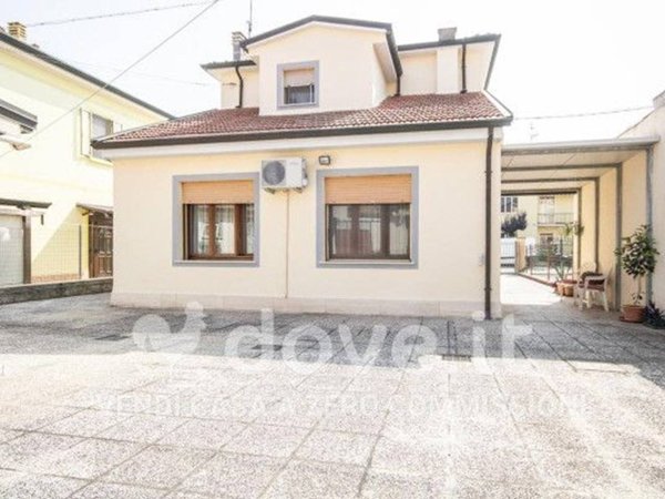 casa indipendente in vendita a Ferrara in zona Boara