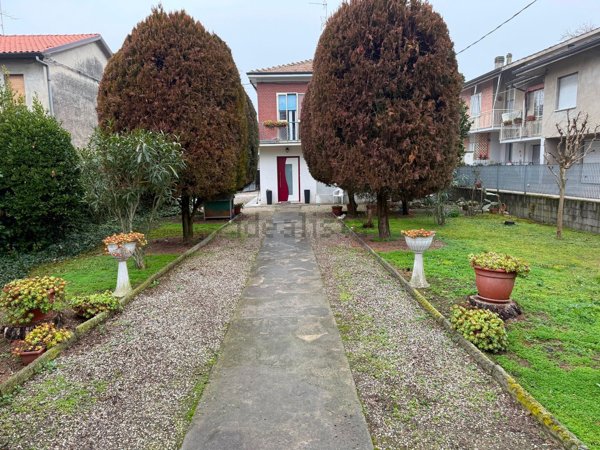 casa indipendente in vendita a Ferrara in zona Porotto / Cassana