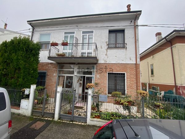 casa indipendente in vendita a Ferrara