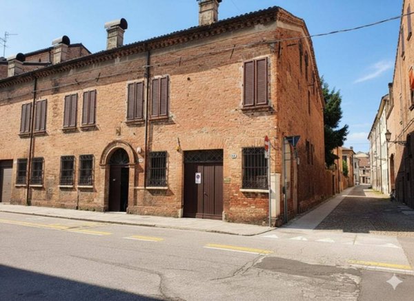 appartamento in vendita a Ferrara in zona Centro Storico