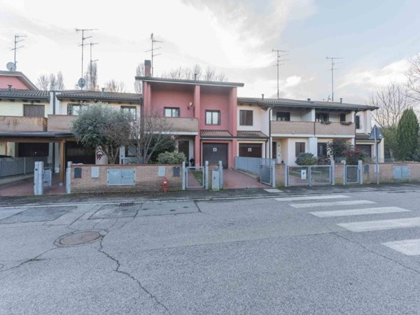 casa indipendente in vendita a Ferrara in zona Centro Storico