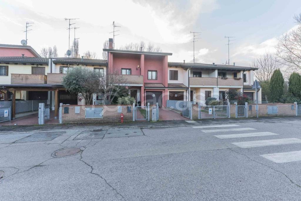 casa indipendente in vendita a Ferrara in zona Centro Storico