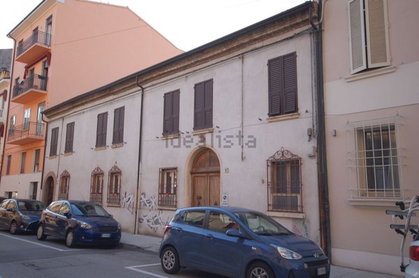 casa indipendente in vendita a Ferrara in zona Centro Storico