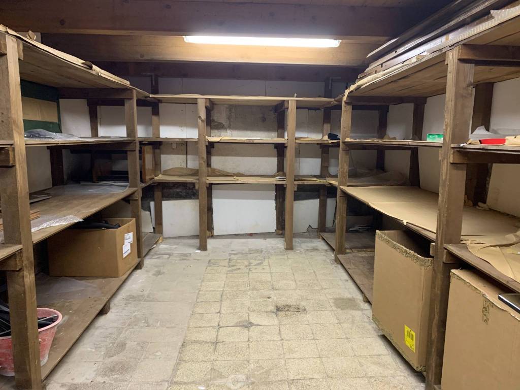 locale commerciale in vendita a Ferrara