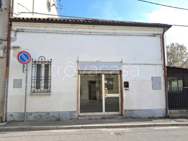 negozio in vendita a Ferrara in zona Francolino