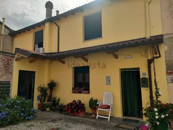casa indipendente in vendita a Ferrara in zona Baura