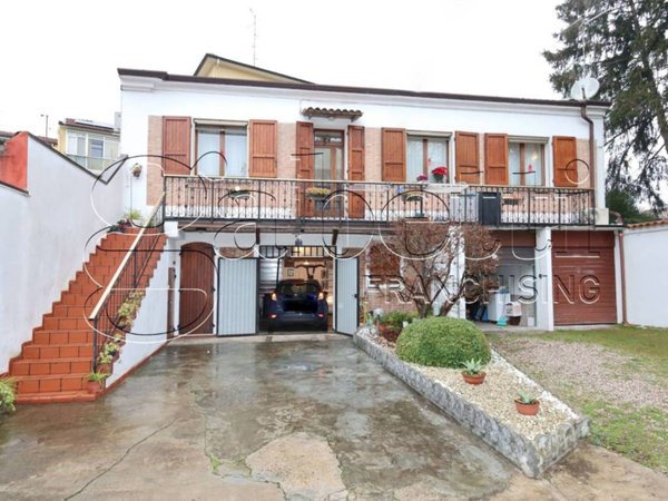 casa indipendente in vendita a Ferrara