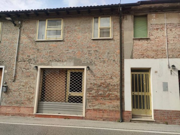 negozio in vendita a Ferrara in zona Boara