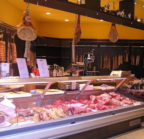 negozio in vendita a Ferrara in zona Correggio