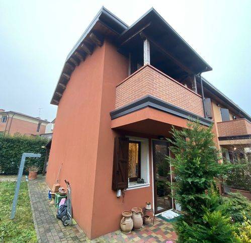 casa indipendente in vendita a Ferrara in zona San Martino