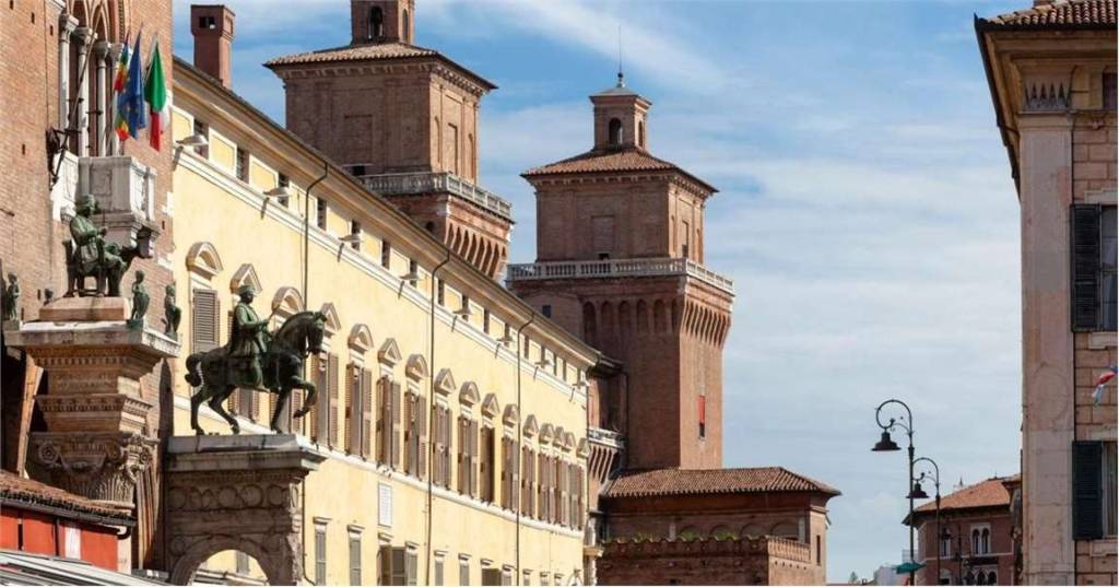 appartamento in vendita a Ferrara in zona Centro Storico