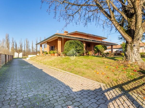 casa indipendente in vendita a Ferrara in zona Baura