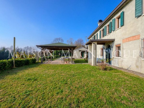 casa indipendente in vendita a Ferrara in zona Monestirolo