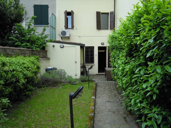 casa indipendente in vendita a Ferrara