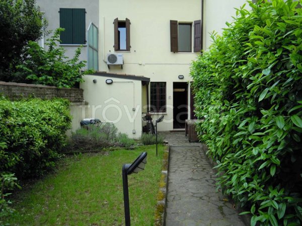 casa indipendente in vendita a Ferrara in zona Centro Storico