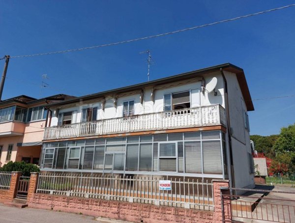 casa indipendente in vendita a Ferrara in zona Centro Storico