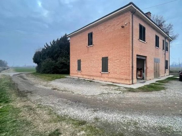 casa indipendente in vendita a Ferrara in zona San Martino