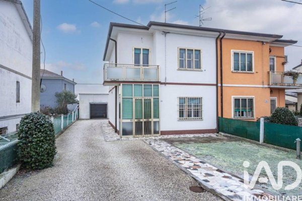 casa indipendente in vendita a Ferrara in zona Quartesana