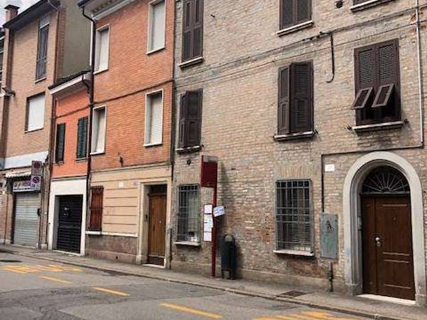 casa indipendente in vendita a Ferrara in zona Centro Storico