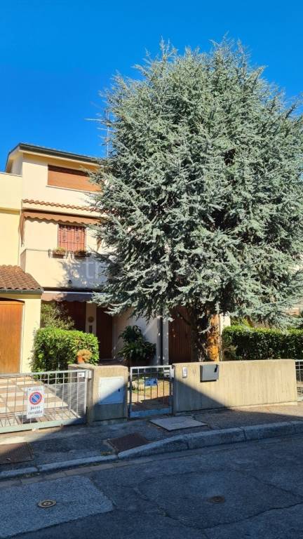 casa indipendente in vendita a Ferrara