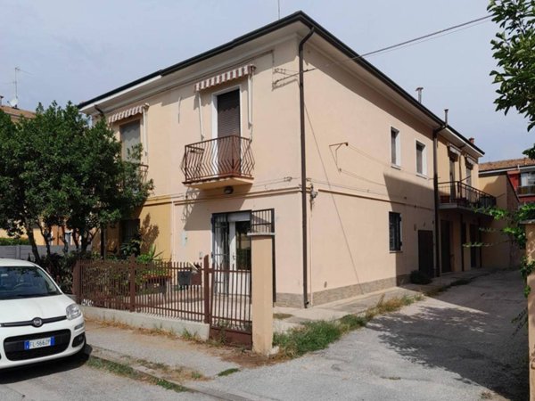 casa indipendente in vendita a Ferrara