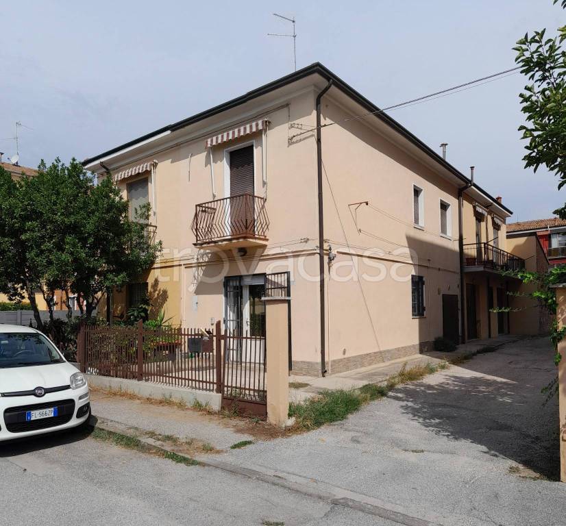 casa indipendente in vendita a Ferrara