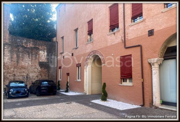 casa indipendente in vendita a Ferrara in zona Centro Storico