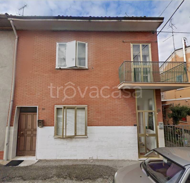 casa indipendente in vendita a Ferrara in zona Centro Storico