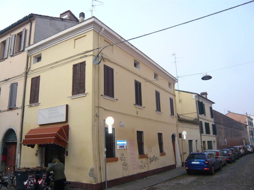 casa indipendente in vendita a Ferrara in zona Centro Storico