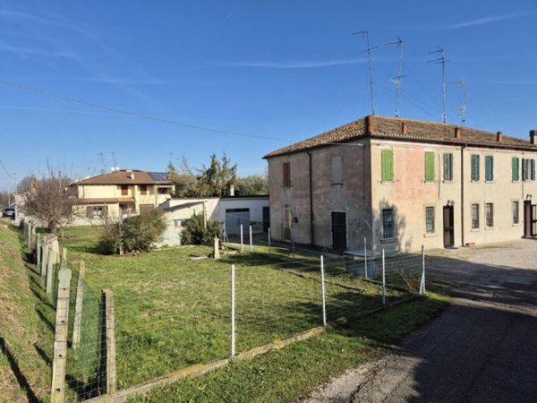 casa indipendente in vendita a Ferrara in zona Codrea