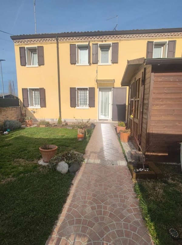 casa indipendente in vendita a Ferrara in zona San Martino