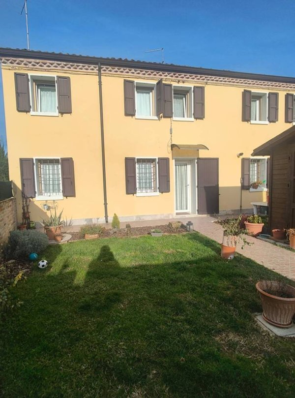 casa indipendente in vendita a Ferrara in zona San Martino