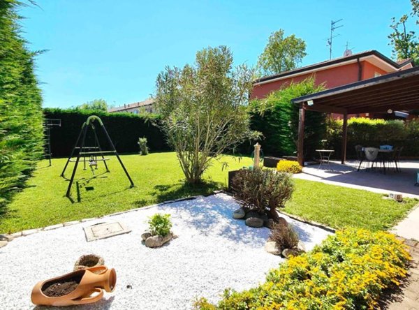 casa indipendente in vendita a Ferrara in zona Corlo