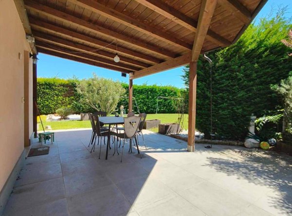 casa indipendente in vendita a Ferrara in zona Corlo