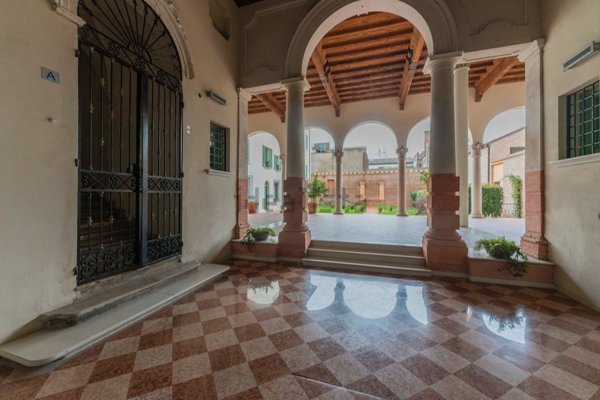 appartamento in vendita a Ferrara in zona Centro Storico