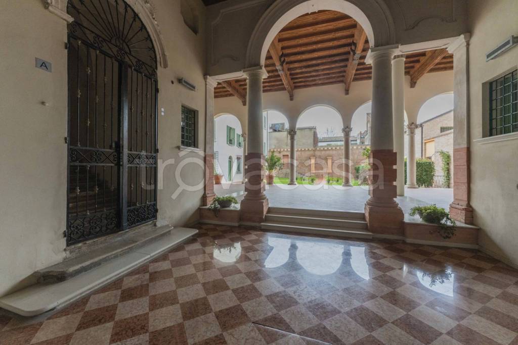appartamento in vendita a Ferrara in zona Centro Storico