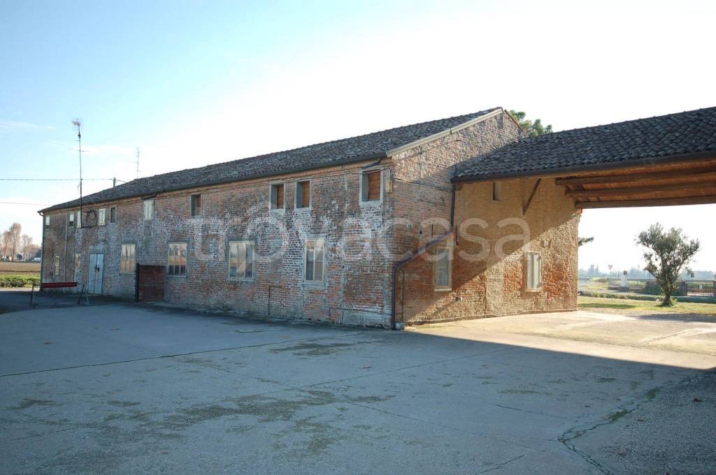 casa indipendente in vendita a Ferrara in zona Baura