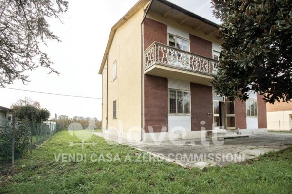 casa indipendente in vendita a Ferrara