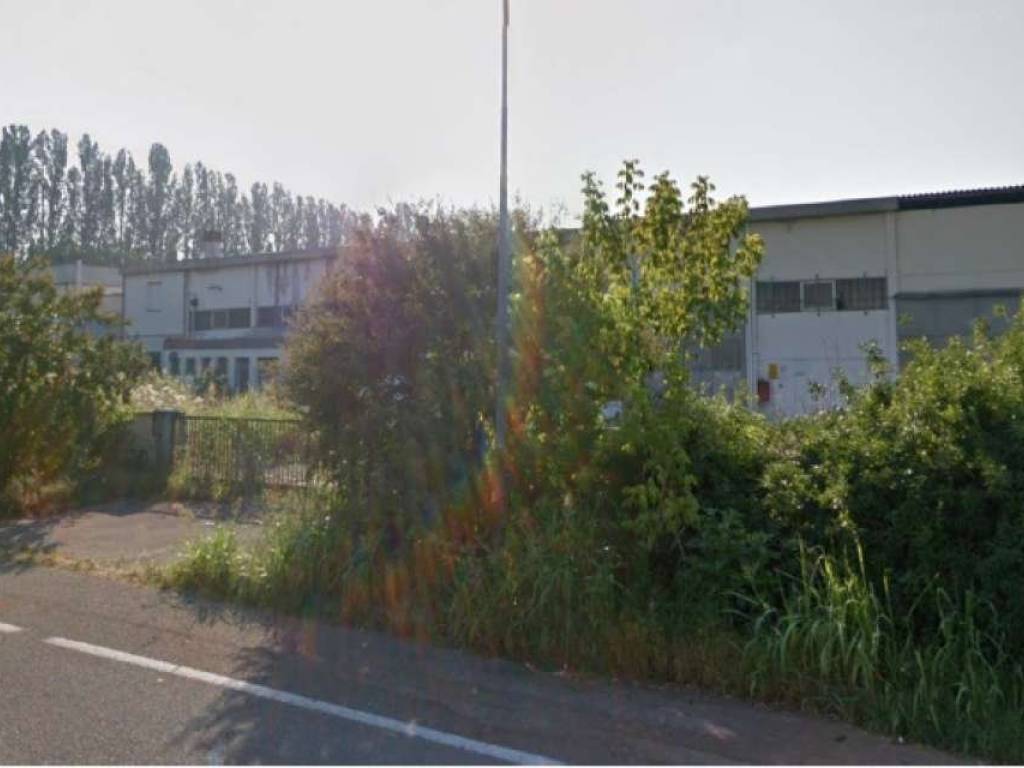 locale commerciale in vendita a Ferrara in zona Porotto / Cassana