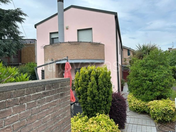 casa indipendente in vendita a Ferrara in zona Pontegradella