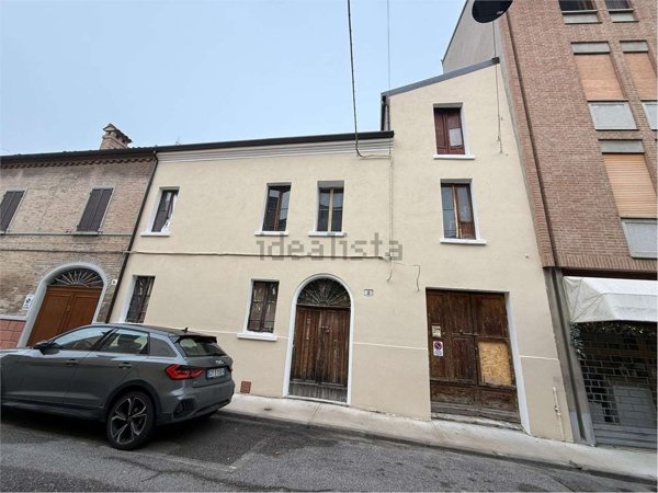 casa indipendente in vendita a Ferrara in zona Centro Storico