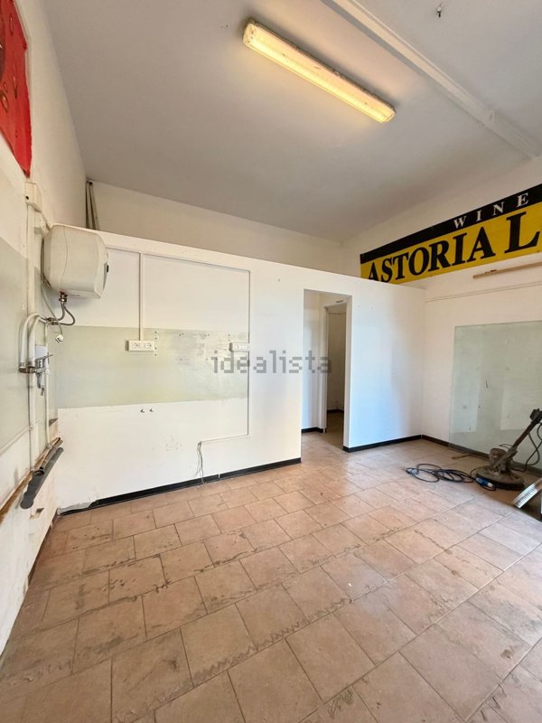 locale commerciale in vendita a Ferrara