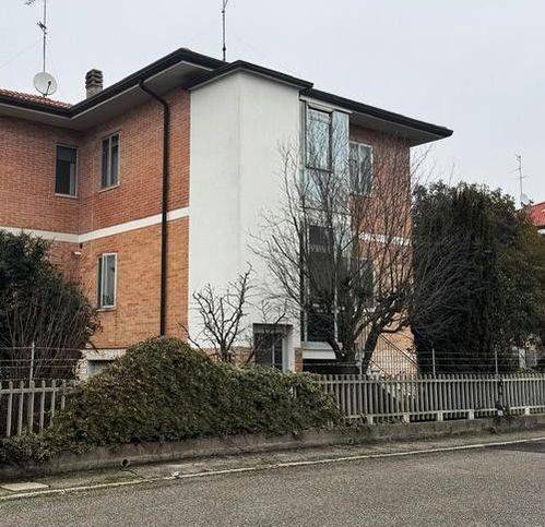 casa indipendente in vendita a Ferrara in zona San Martino