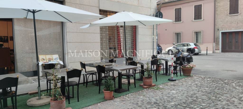 negozio in vendita a Ferrara in zona Arianuova