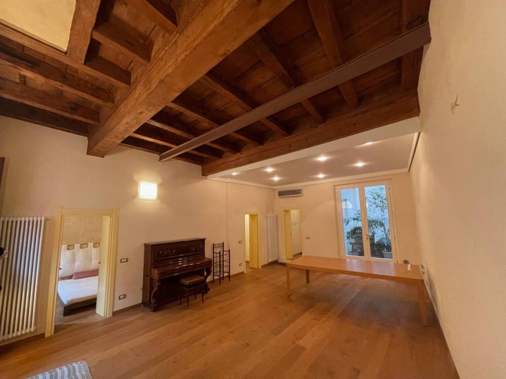 appartamento in vendita a Ferrara in zona Centro Storico