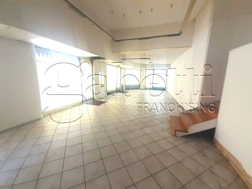 negozio in vendita a Ferrara