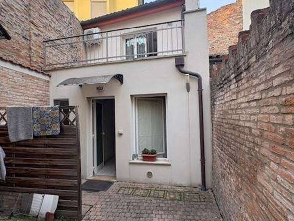 appartamento in vendita a Ferrara in zona Centro Storico