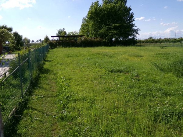 terreno edificabile in vendita a Ferrara in zona Porotto / Cassana