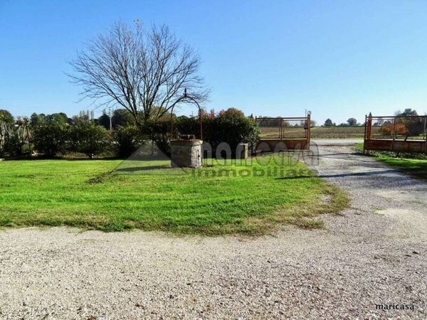 casa indipendente in vendita a Ferrara in zona Marrara